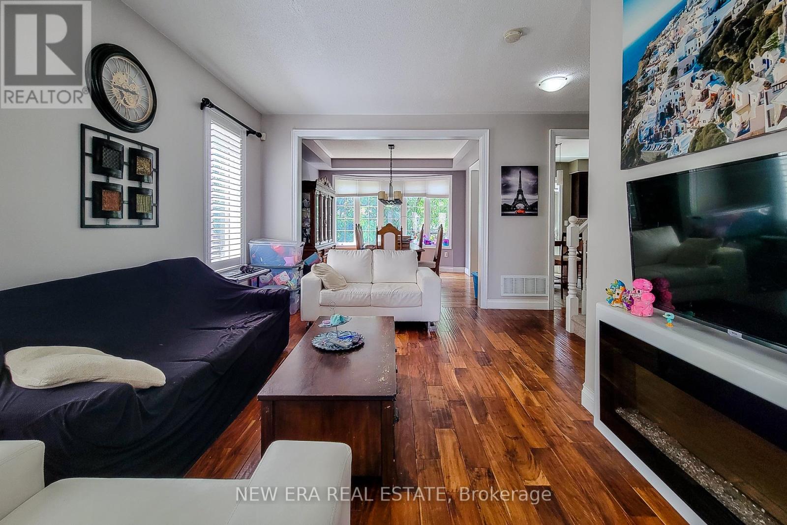 Photo 12 of 128 Montreal Circle, Hamilton ON