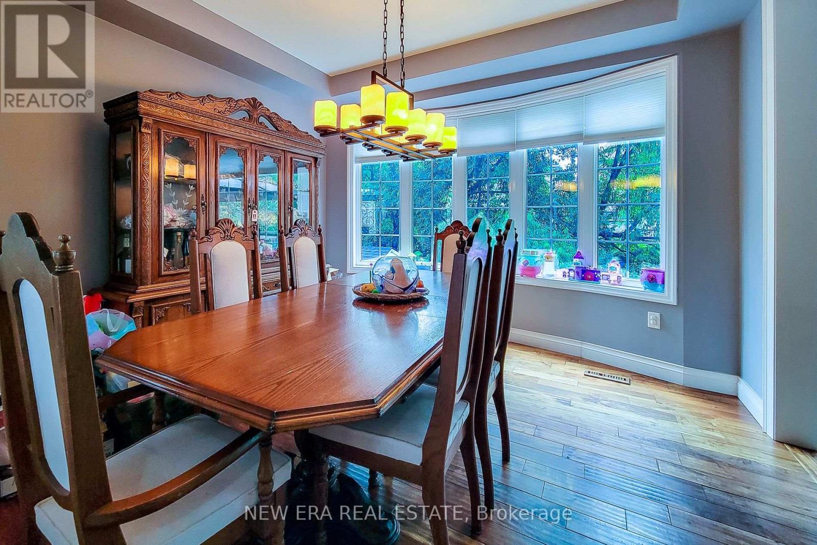 Photo 15 of 128 Montreal Circle, Hamilton ON