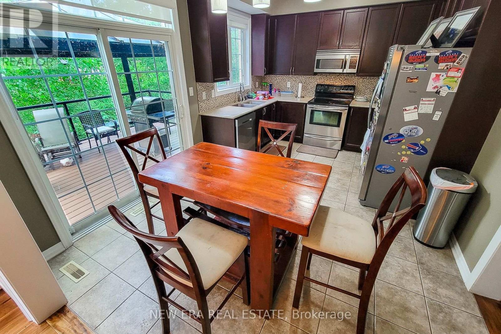 Photo 16 of 128 Montreal Circle, Hamilton ON
