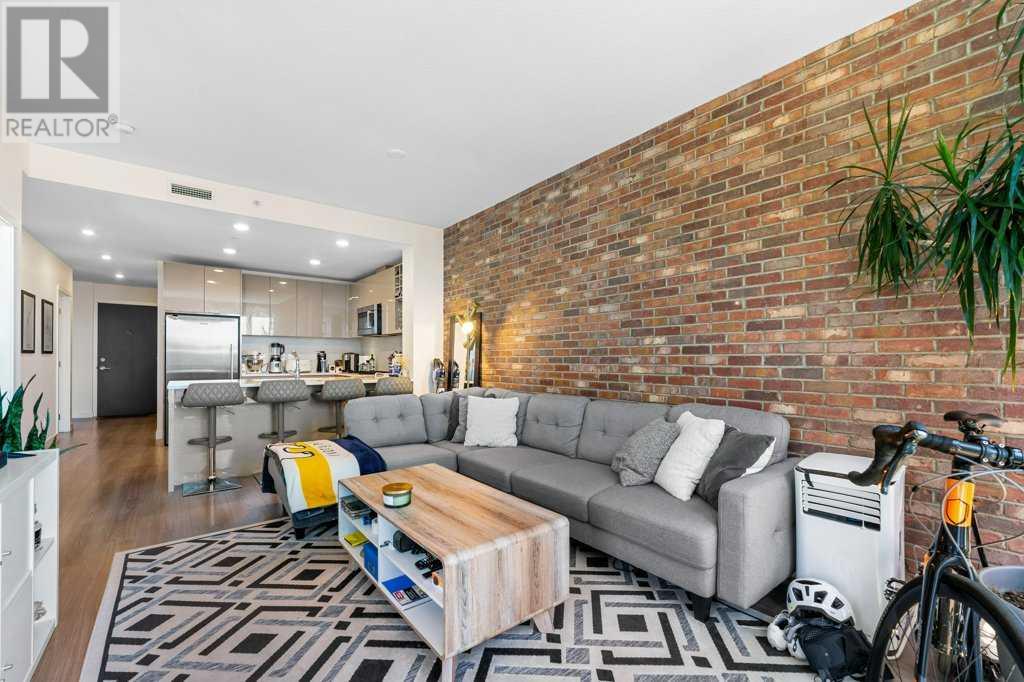 Single Family House for Sale in    Street NW Hillhurst Calgary 