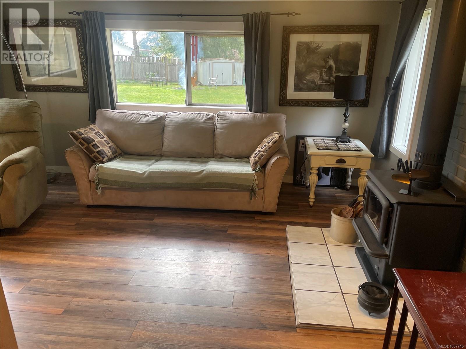 Photo 2 of 247 Huson Rd, Qualicum Beach BC