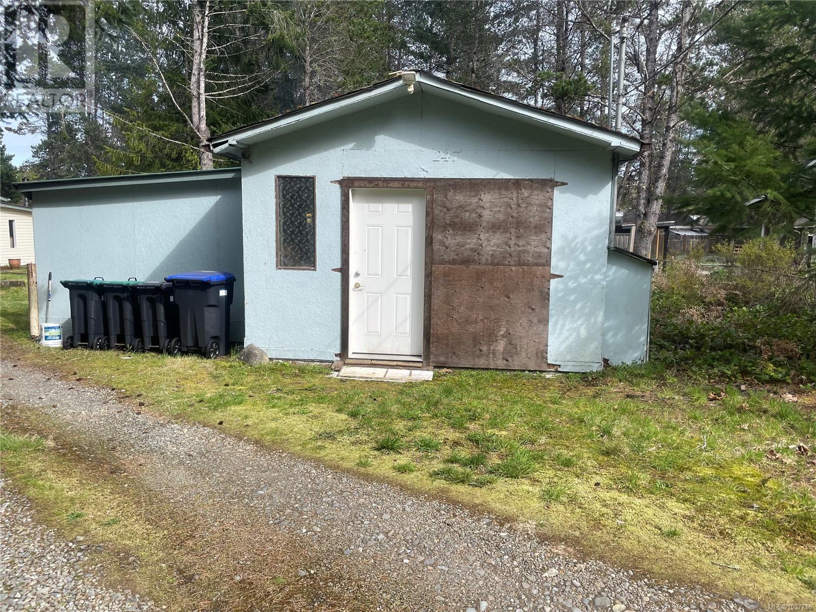 Photo 33 of 247 Huson Rd, Qualicum Beach BC