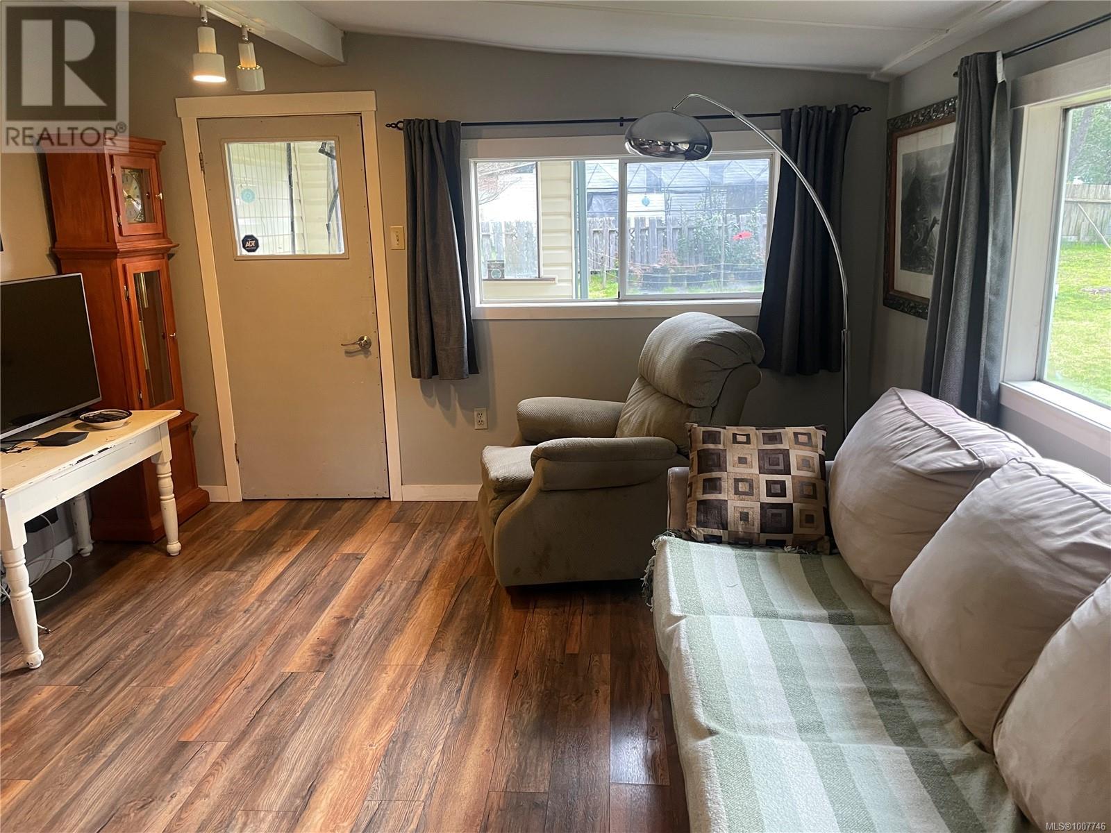 Photo 6 of 247 Huson Rd, Qualicum Beach BC