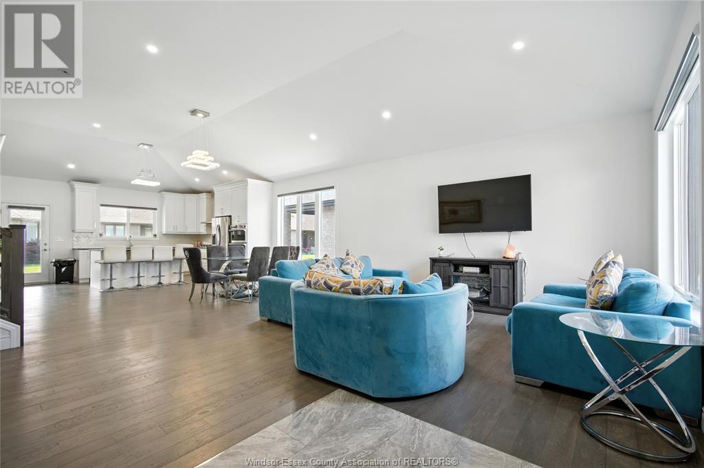 Photo 11 of 1541 Clearwater Avenue, Windsor ON