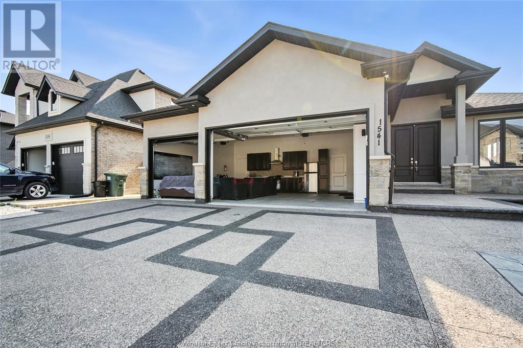 Photo 5 of 1541 Clearwater Avenue, Windsor ON