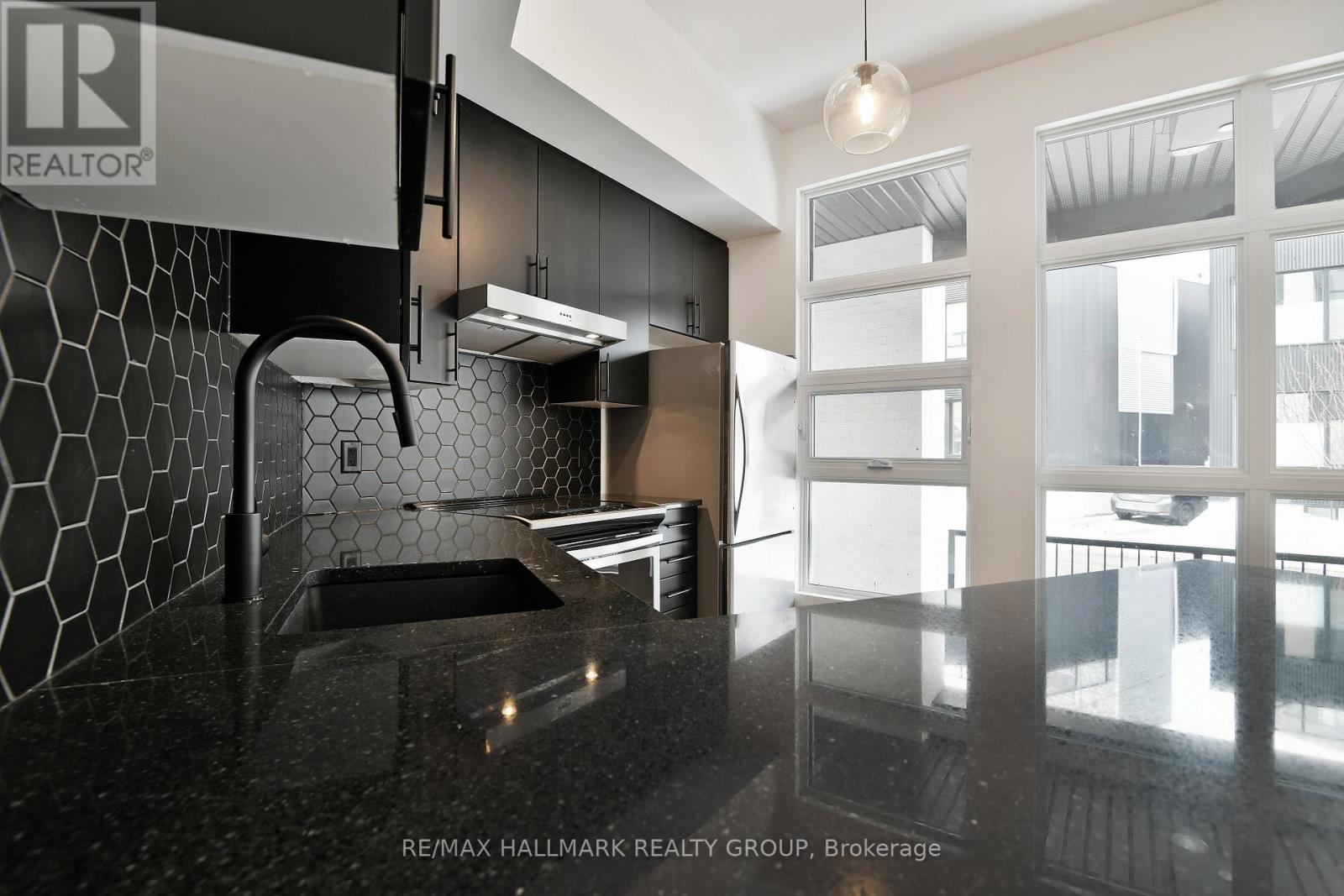 Photo 17 of 103 101 Pinhey Street, Ottawa ON