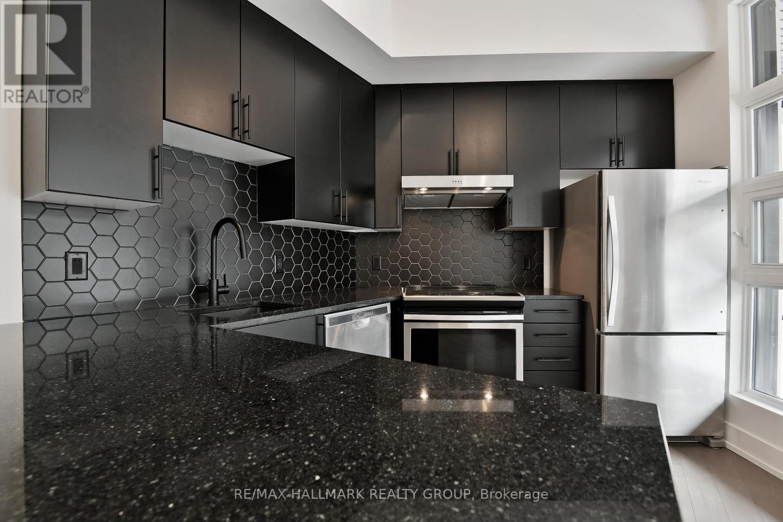 Photo 27 of 103 101 Pinhey Street, Ottawa ON