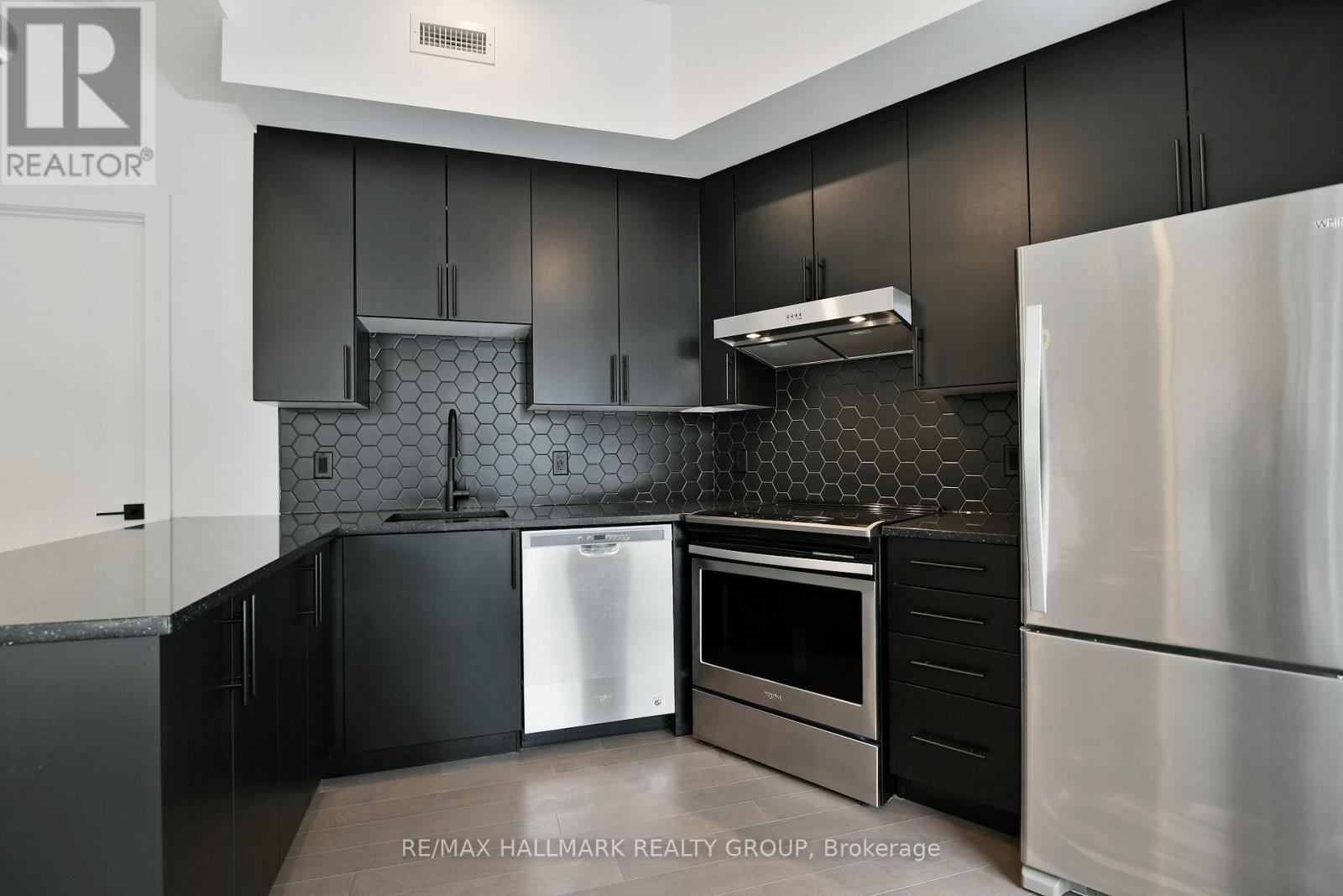 Photo 15 of 103 101 Pinhey Street, Ottawa ON