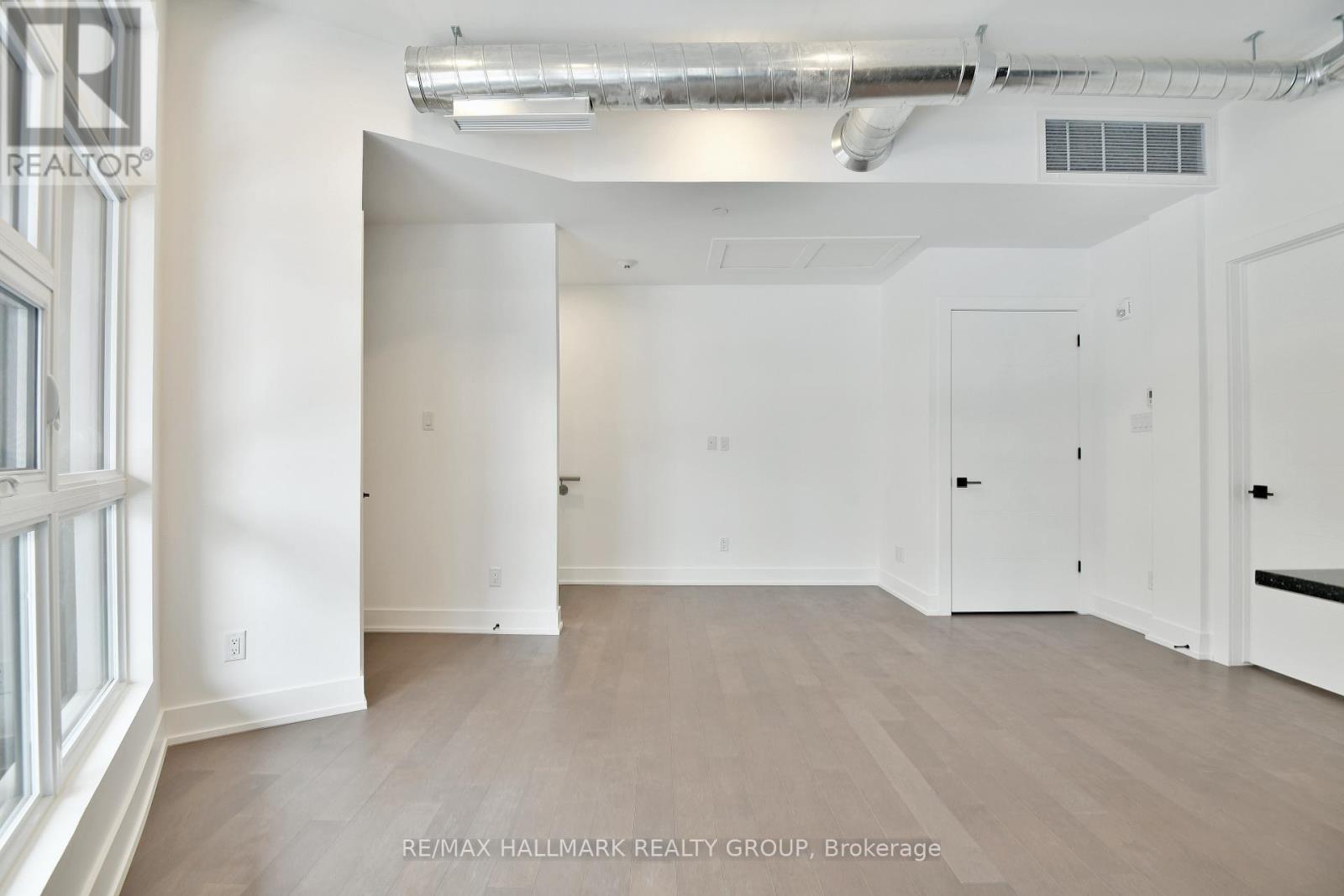 Photo 4 of 103 101 Pinhey Street, Ottawa ON