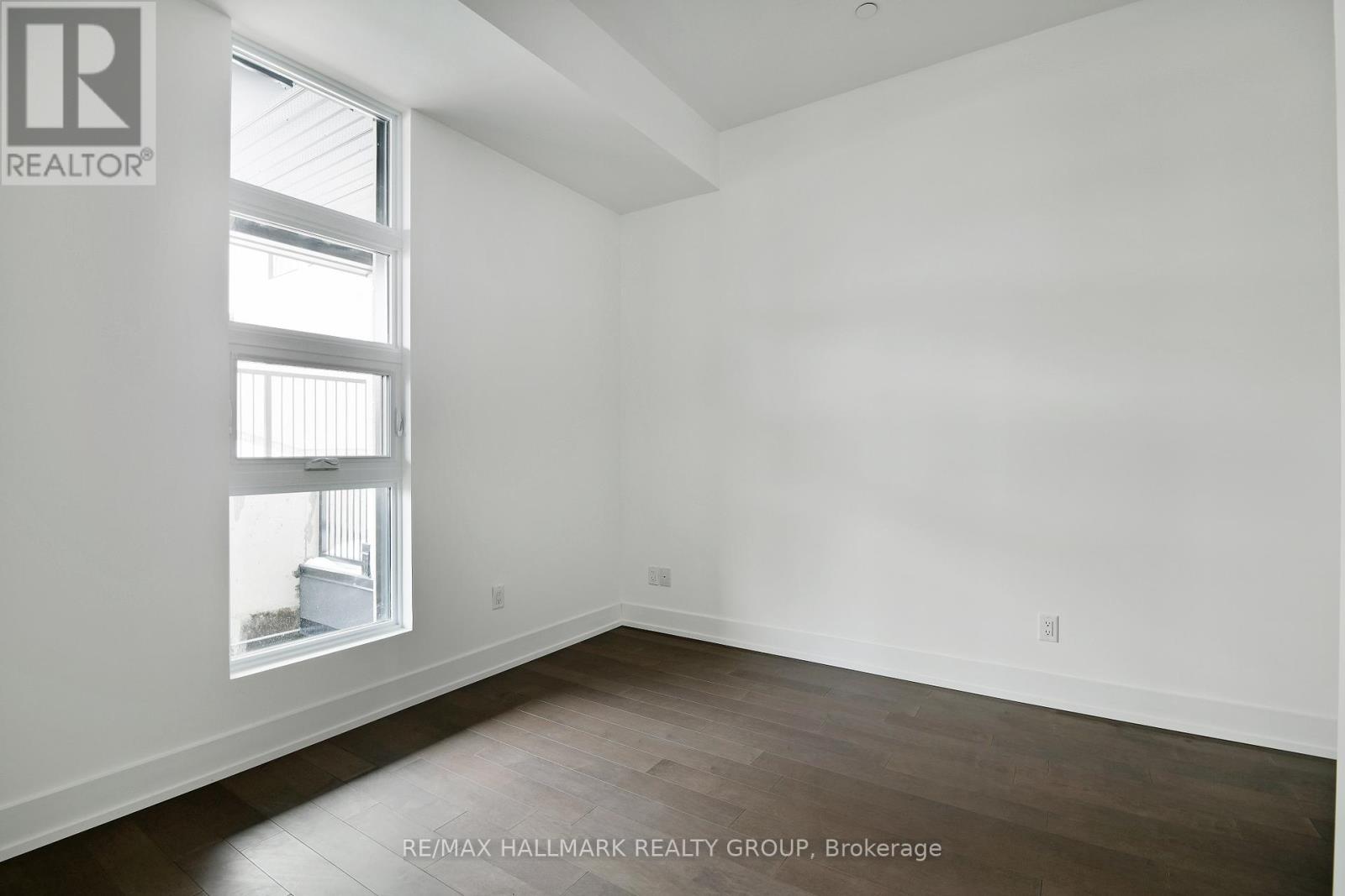 Photo 10 of 103 101 Pinhey Street, Ottawa ON