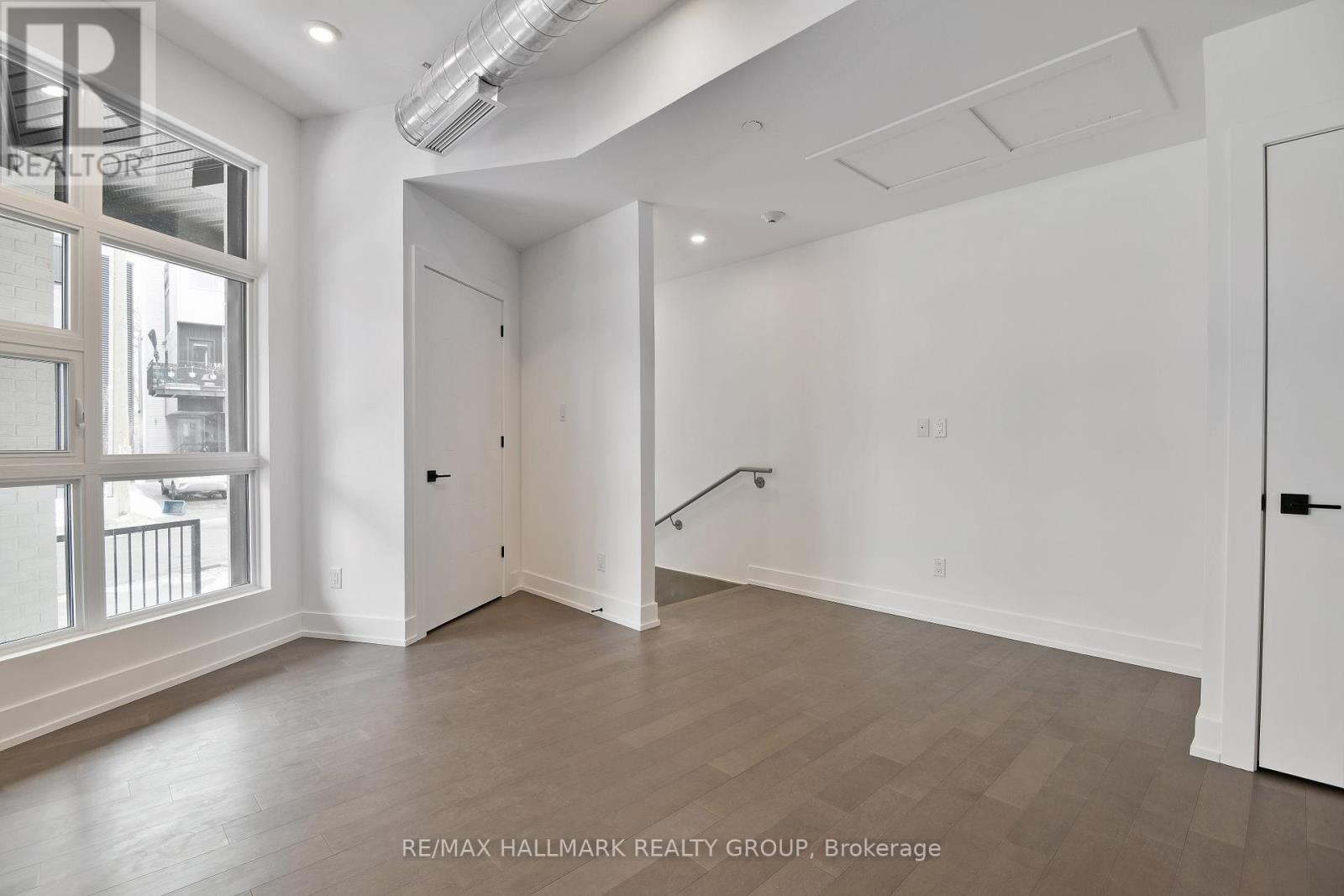 Photo 7 of 103 101 Pinhey Street, Ottawa ON