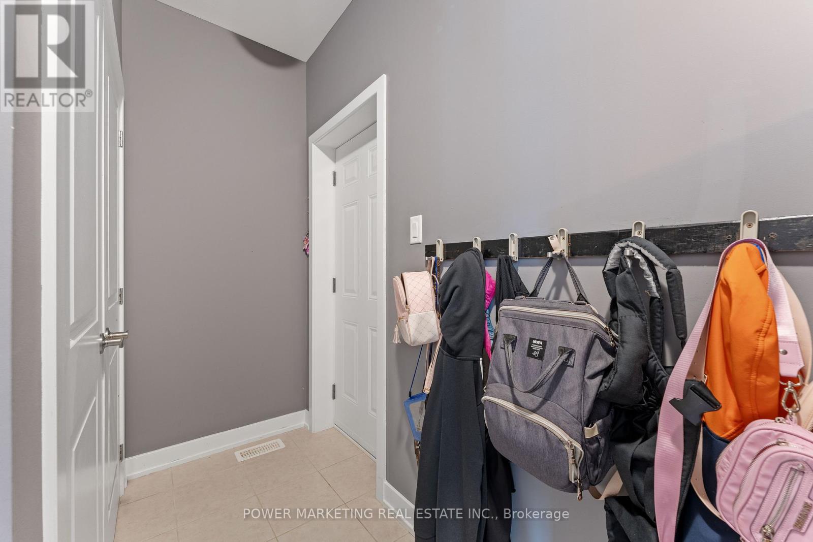 Photo 12 of 74 Finsbury Avenue, Ottawa ON