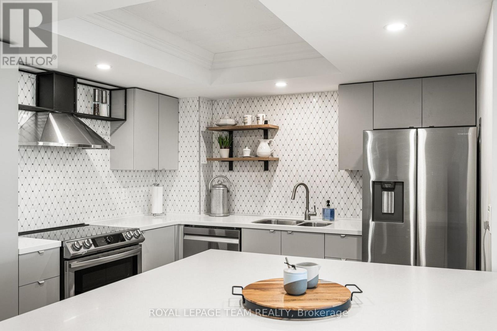 Photo 13 of 401 1510 Riverside Drive, Ottawa ON