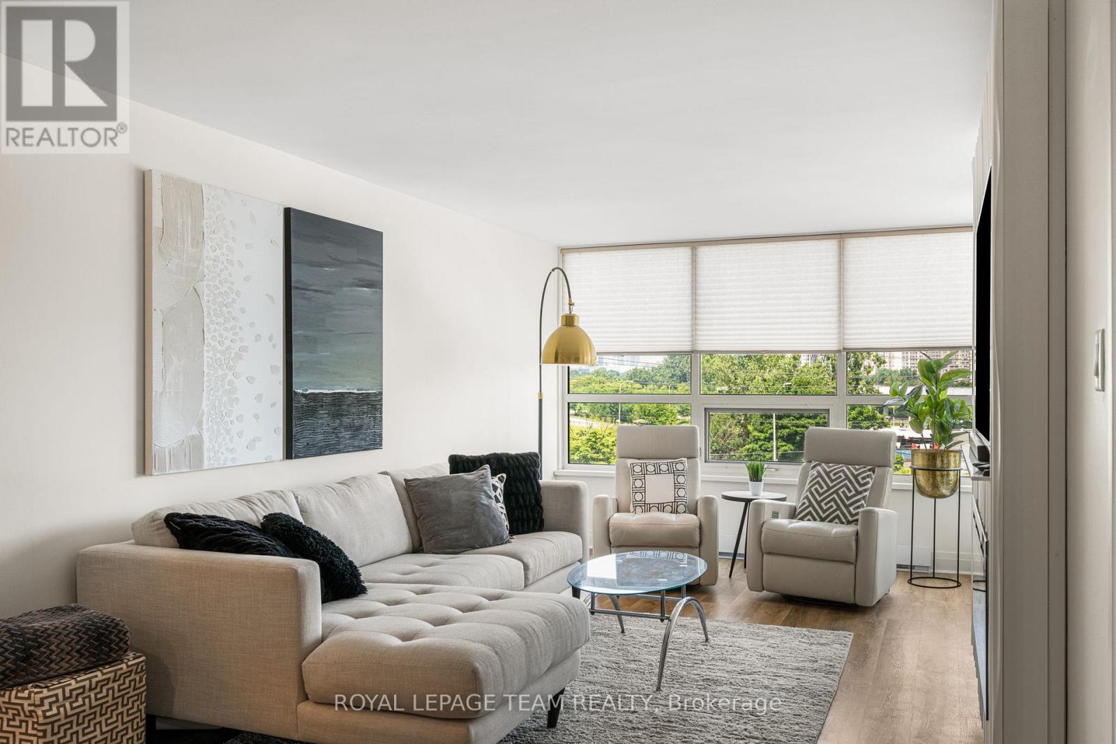 Photo 5 of 401 1510 Riverside Drive, Ottawa ON