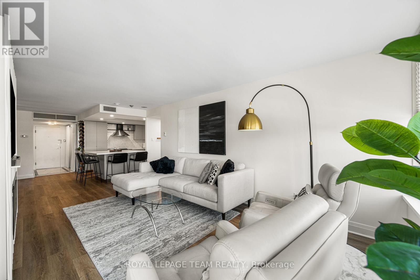 Photo 32 of 401 1510 Riverside Drive, Ottawa ON