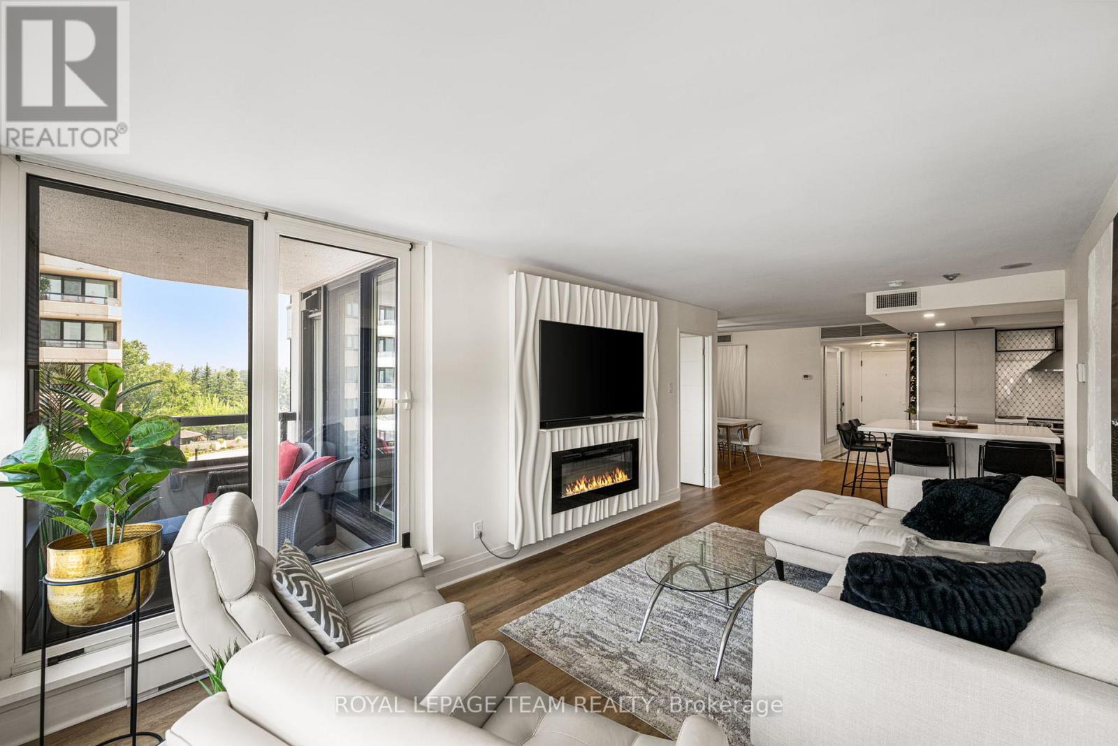 Photo 1 of 401 1510 Riverside Drive, Ottawa ON