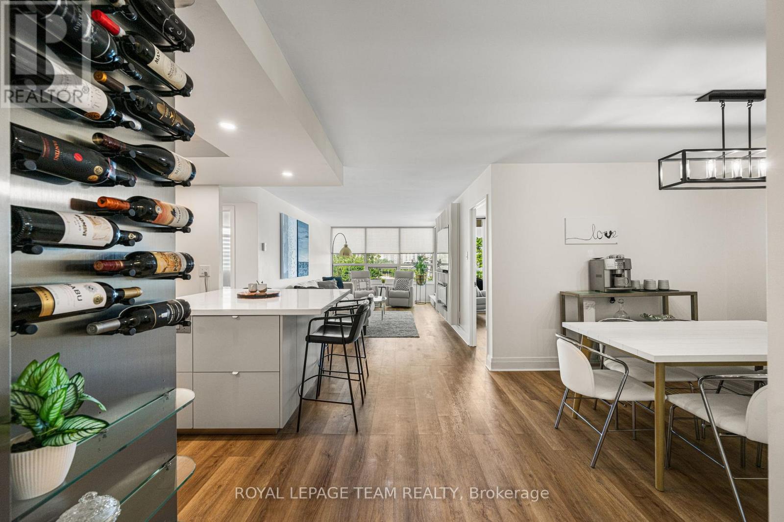Photo 8 of 401 1510 Riverside Drive, Ottawa ON