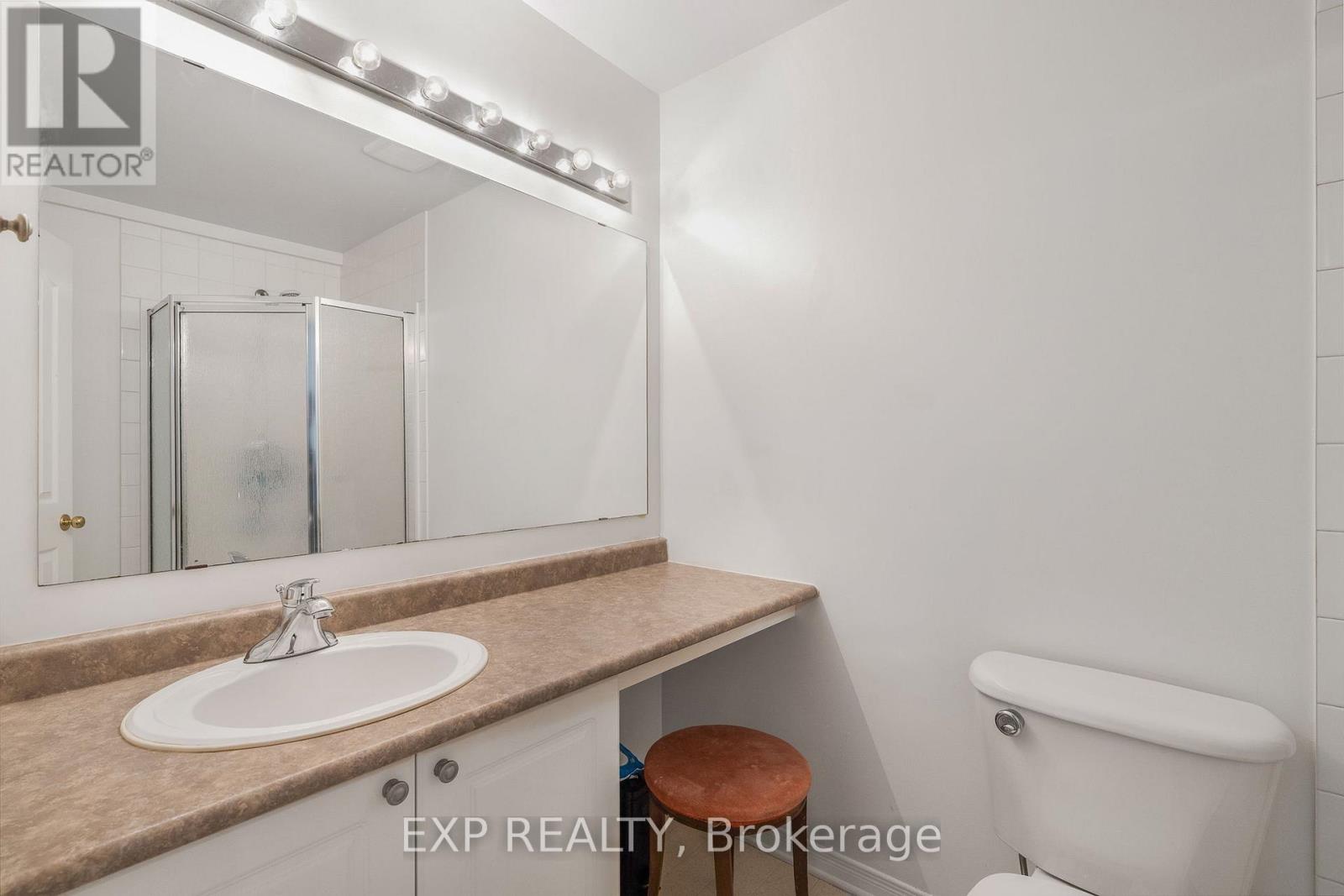 Photo 2 of 44 Tobermory Crescent, Ottawa ON