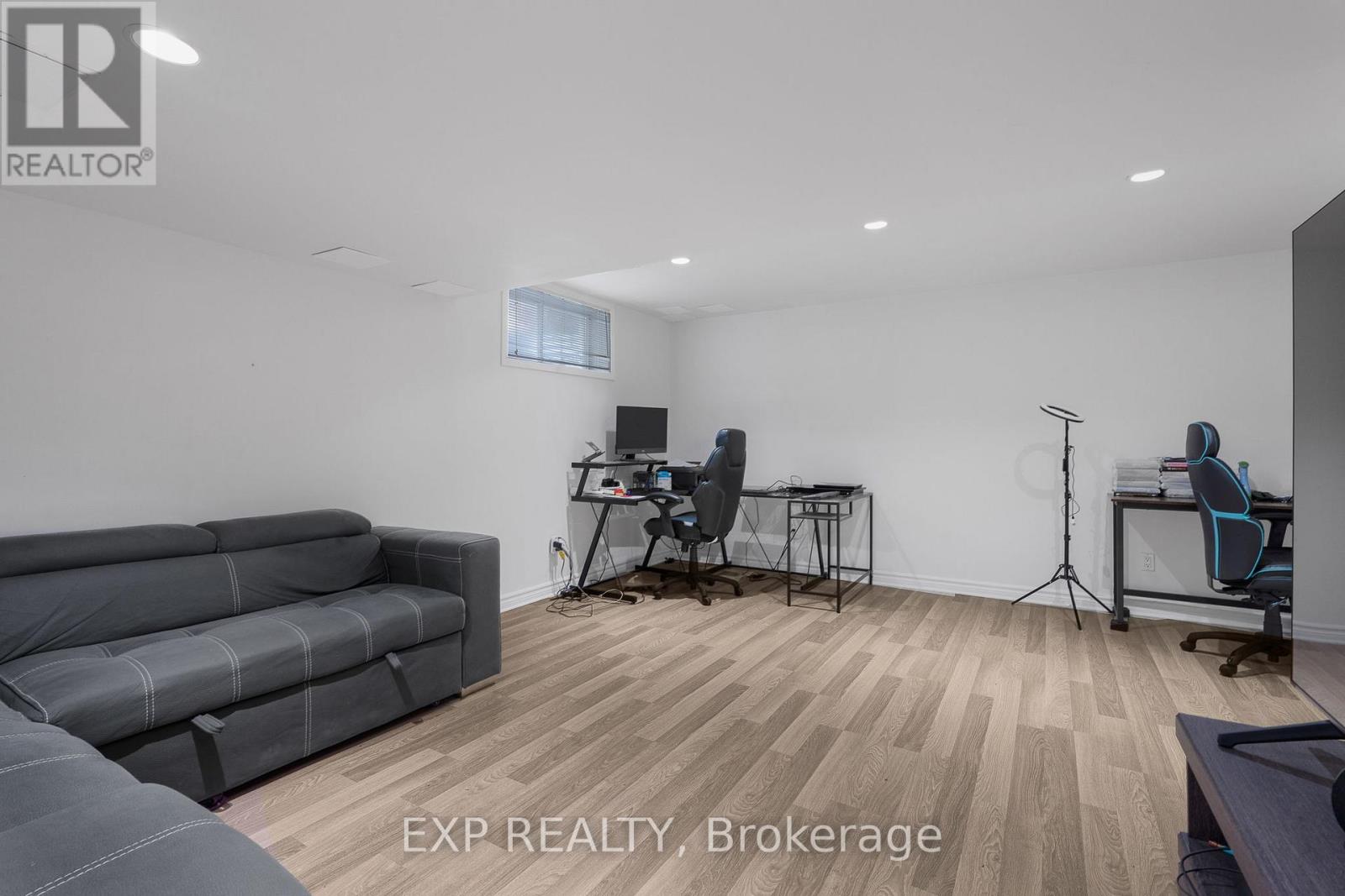Photo 7 of 44 Tobermory Crescent, Ottawa ON