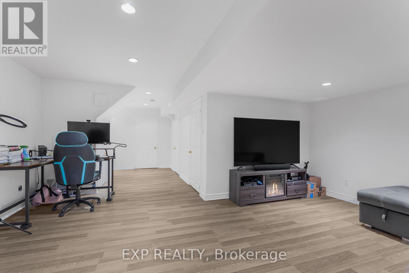 Photo 15 of 44 Tobermory Crescent, Ottawa ON