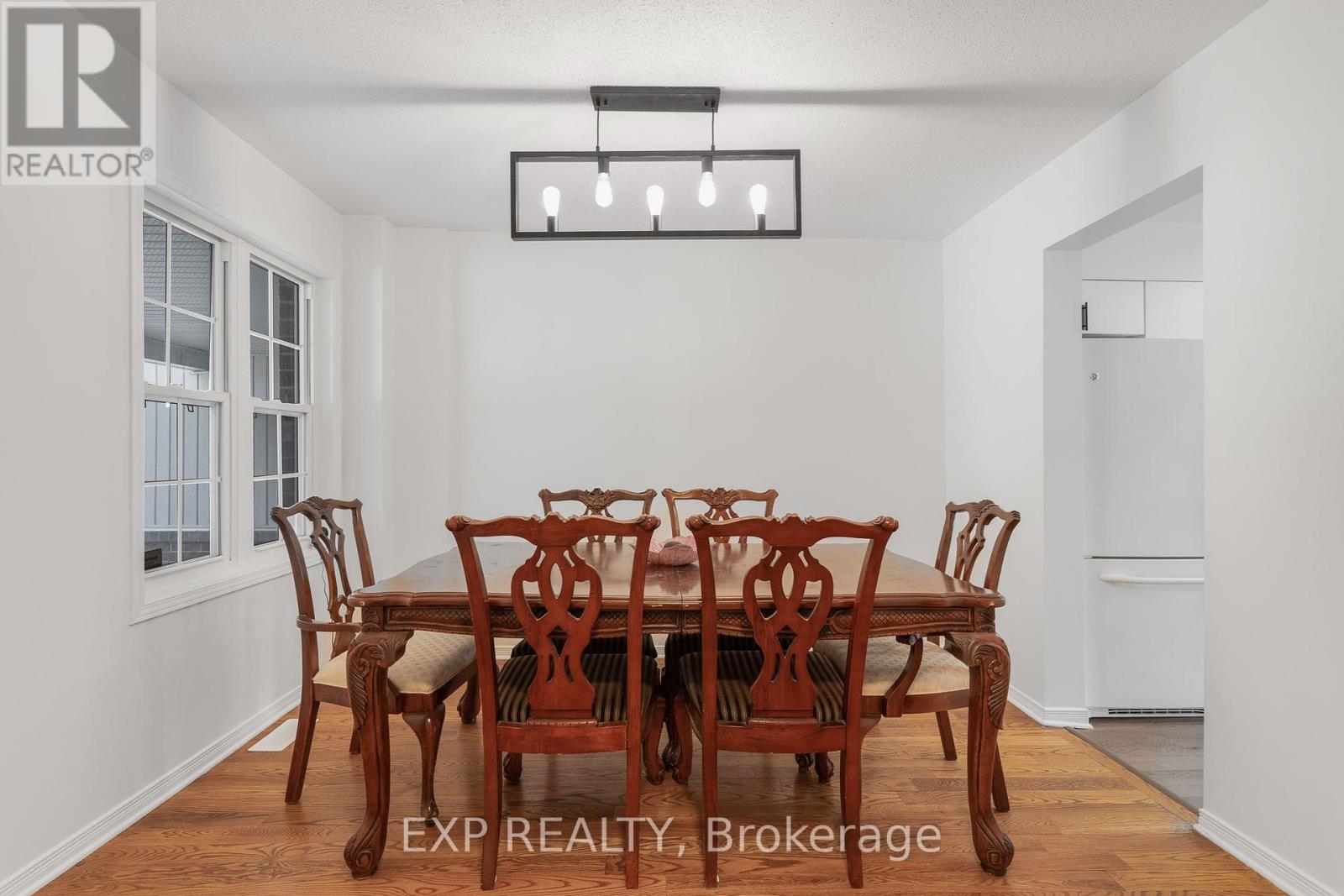 Photo 25 of 44 Tobermory Crescent, Ottawa ON