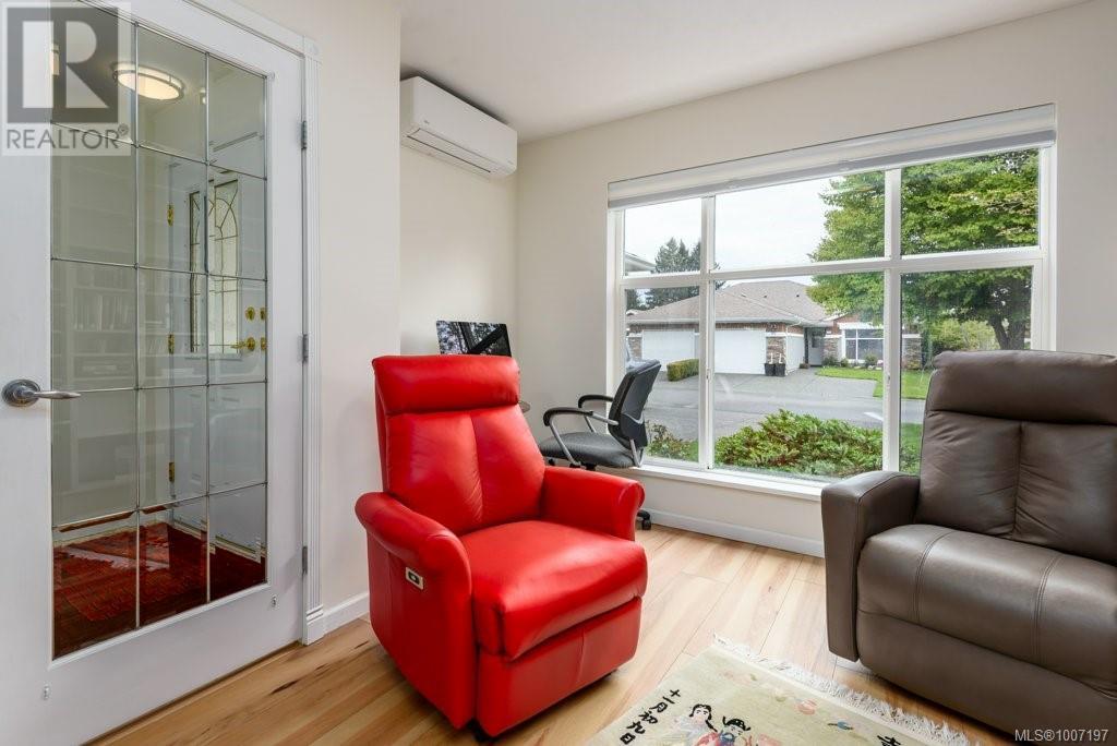 #111 1919 ST. ANDREWS PL - Image 15