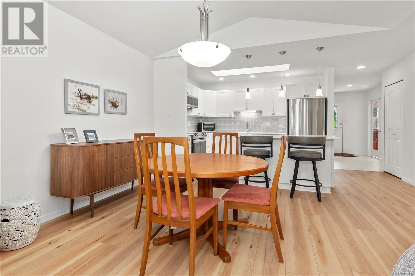 #111 1919 ST. ANDREWS PL - Image 7