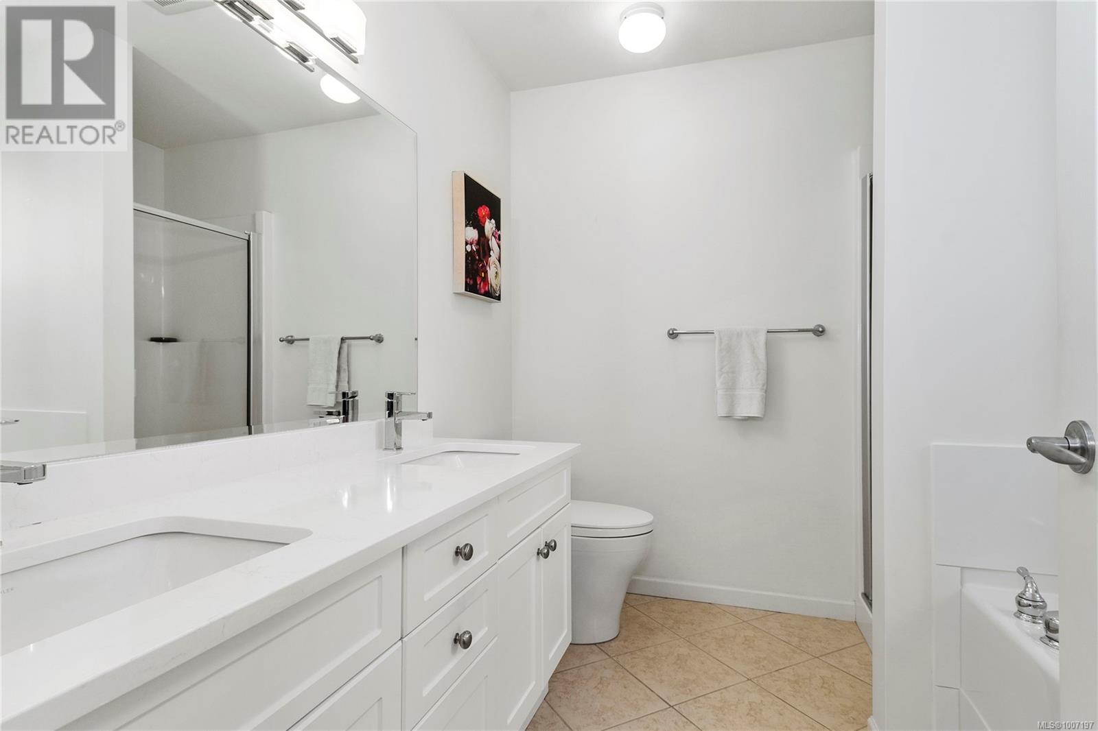 #111 1919 ST. ANDREWS PL - Image 10