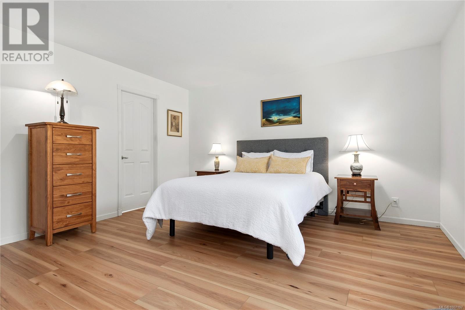 #111 1919 ST. ANDREWS PL - Image 9