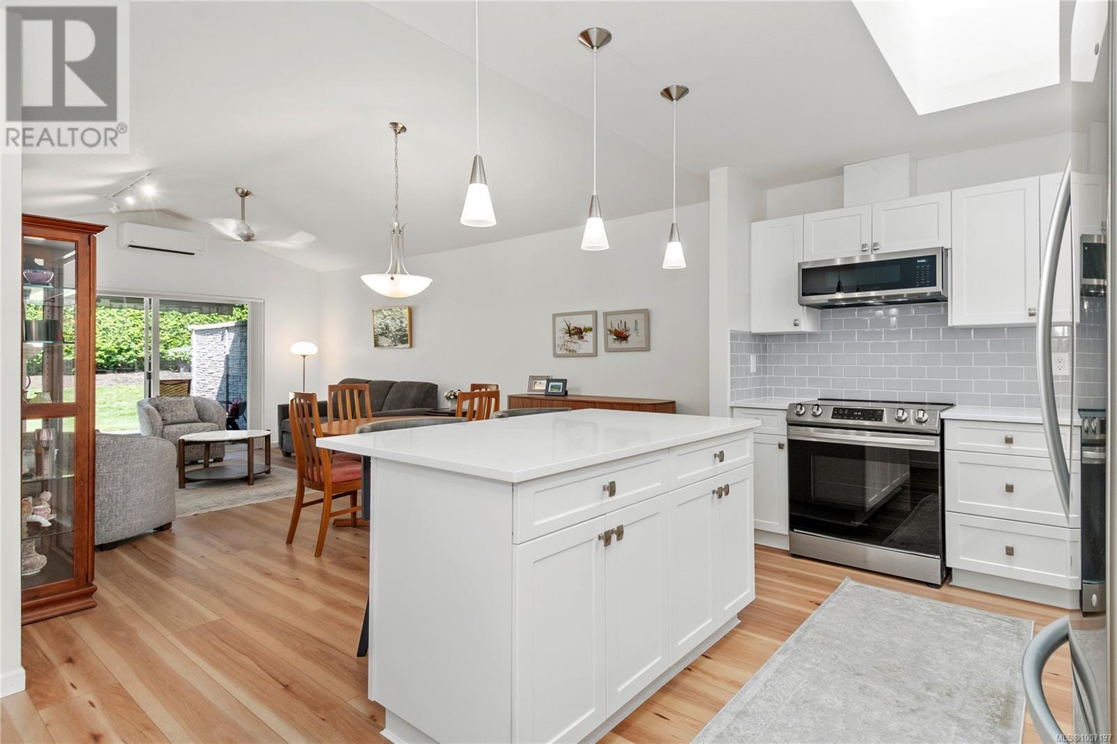 #111 1919 ST. ANDREWS PL - Image 6