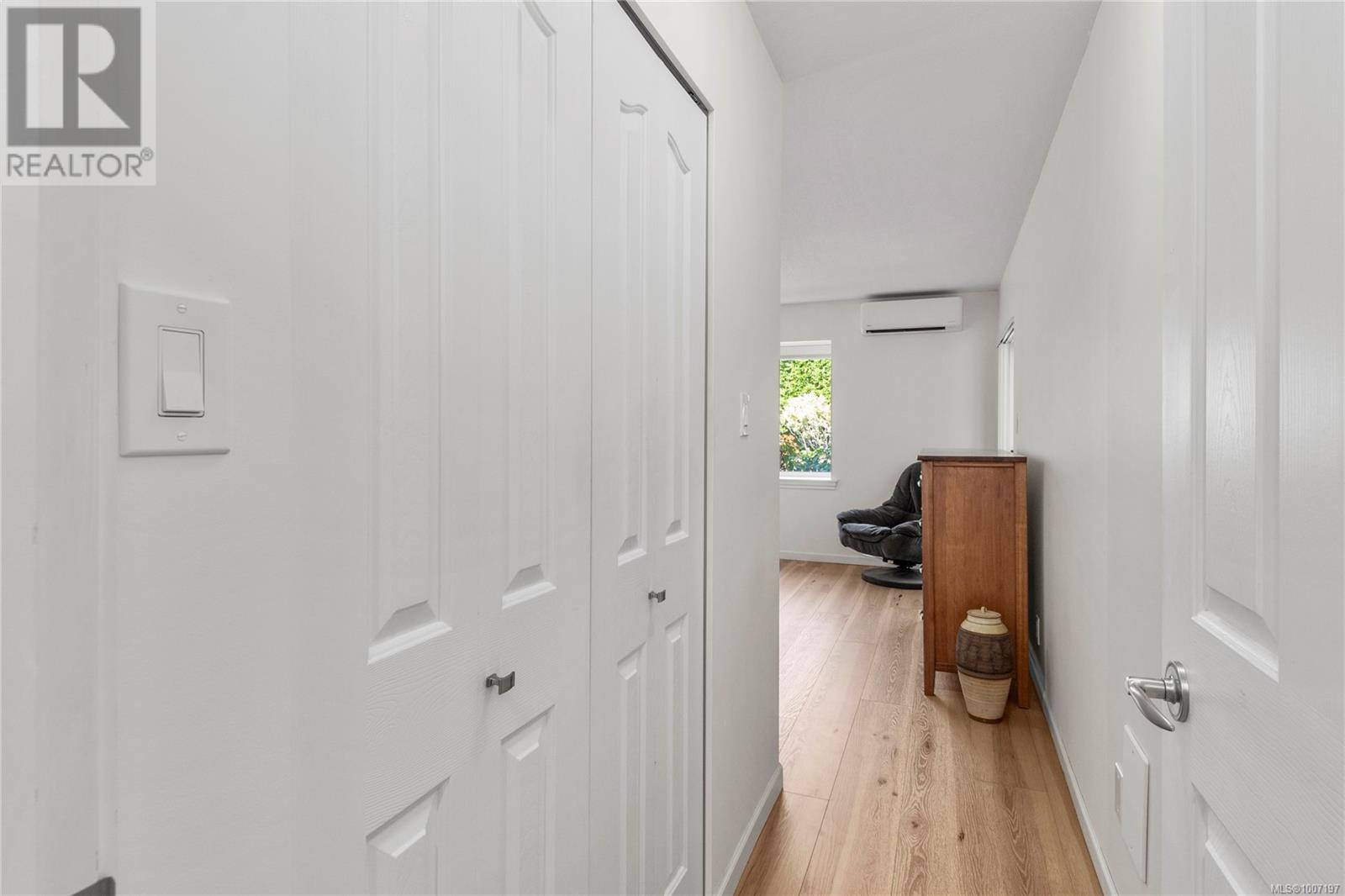 #111 1919 ST. ANDREWS PL - Image 23