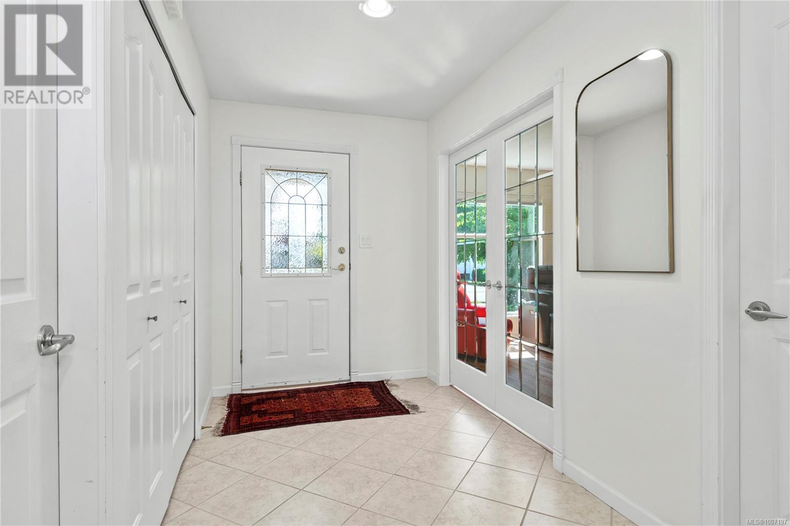#111 1919 ST. ANDREWS PL - Image 17