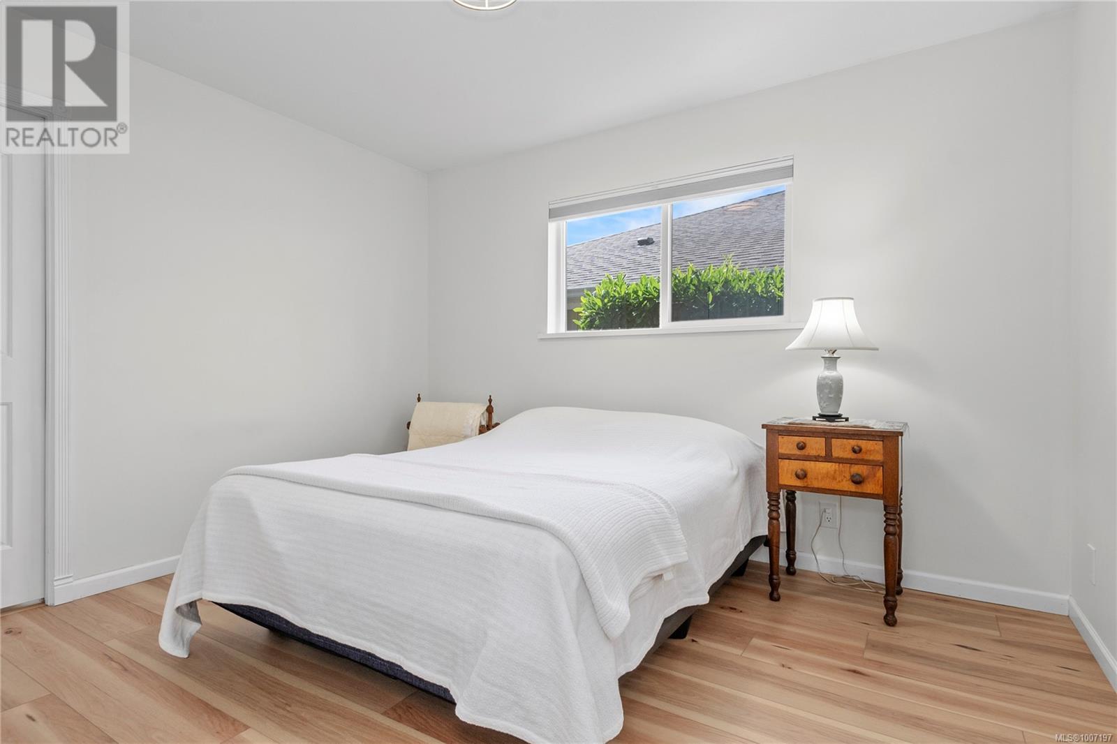 #111 1919 ST. ANDREWS PL - Image 12