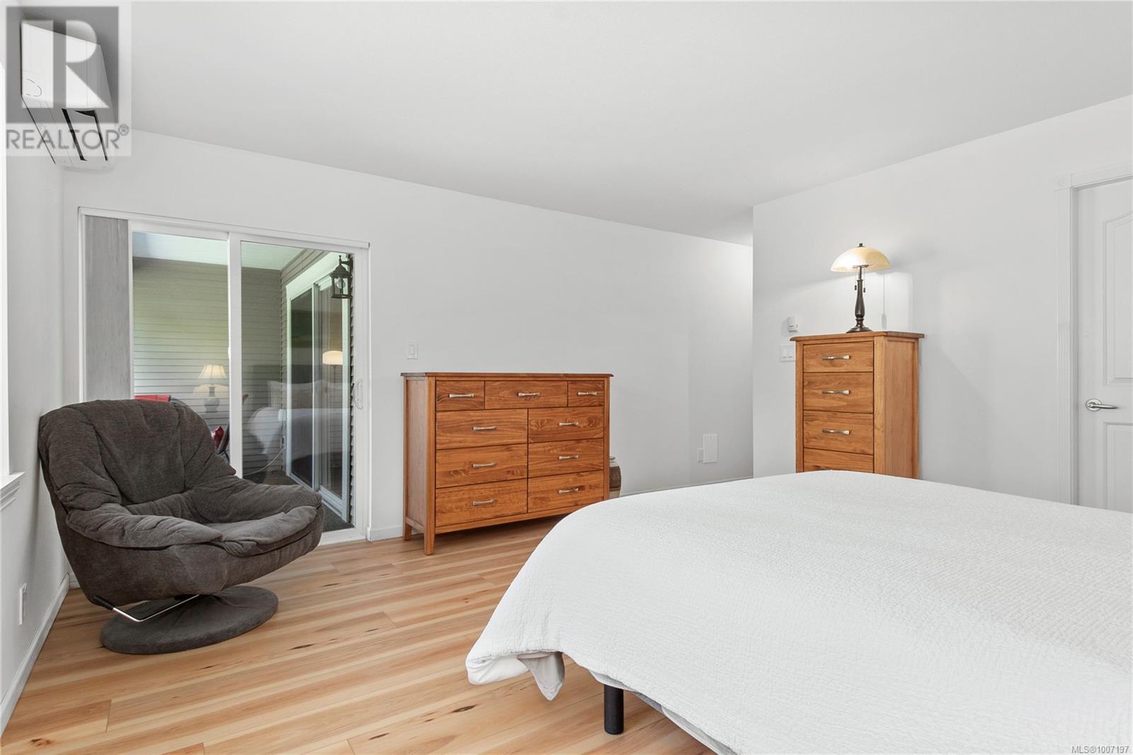 #111 1919 ST. ANDREWS PL - Image 24