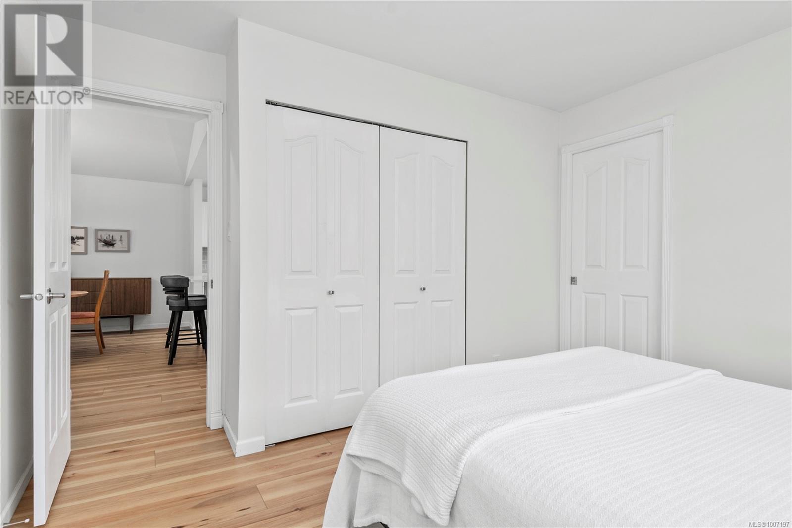 #111 1919 ST. ANDREWS PL - Image 26