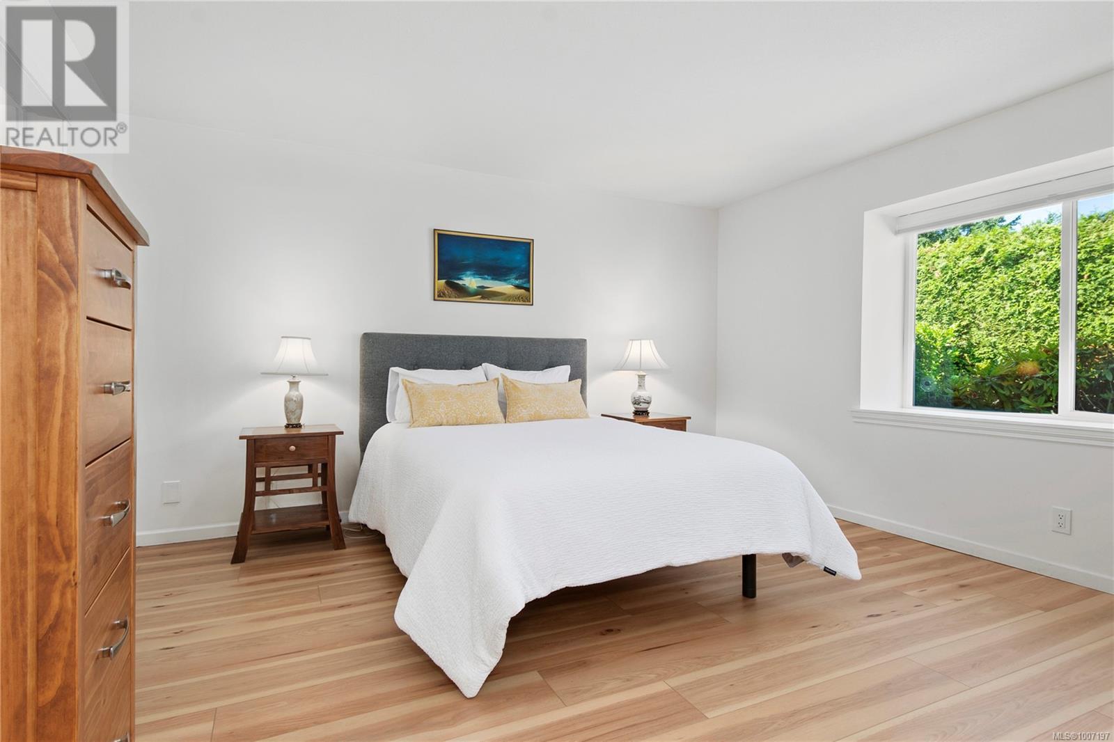 #111 1919 ST. ANDREWS PL - Image 8