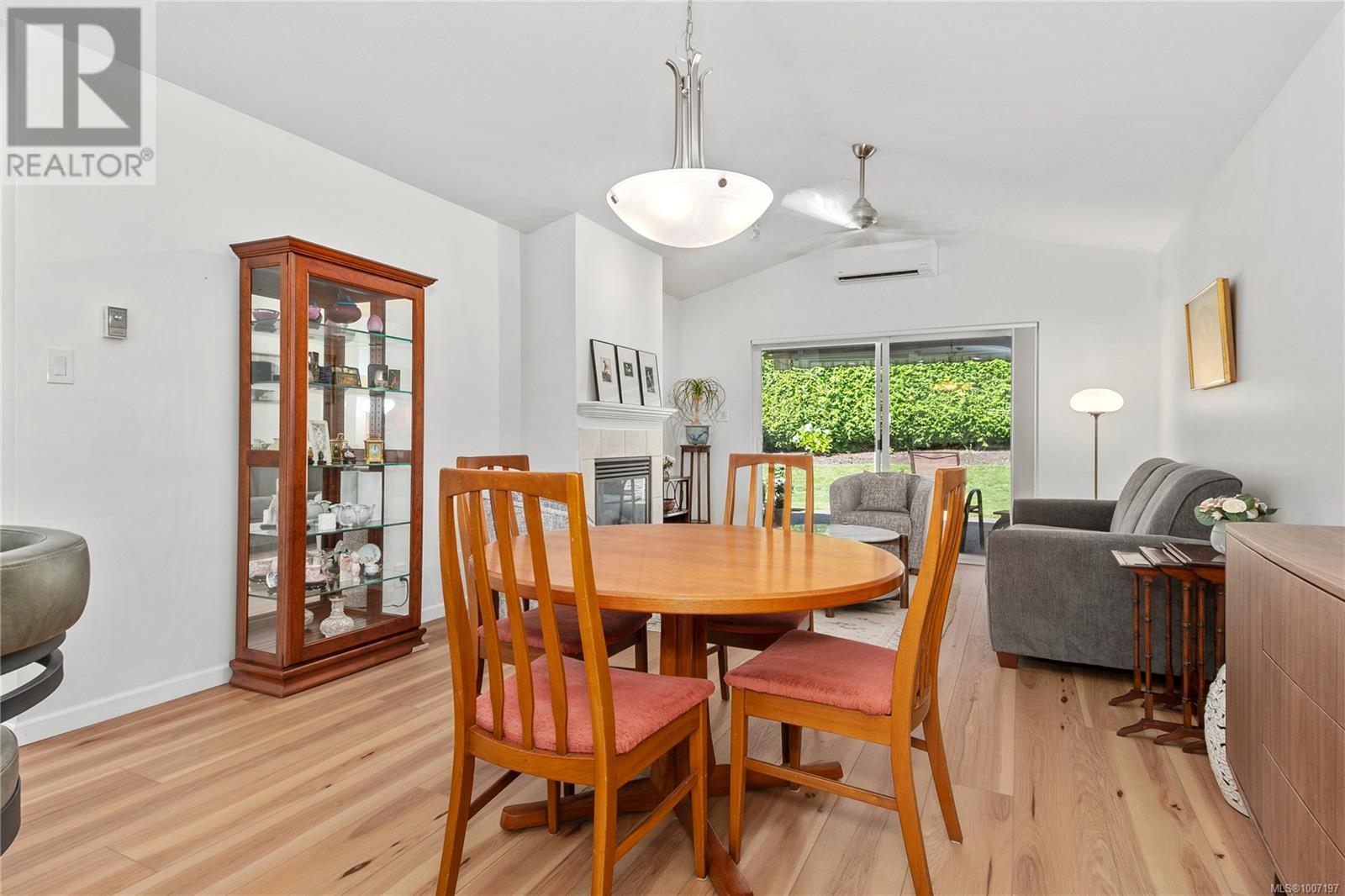 #111 1919 ST. ANDREWS PL - Image 21