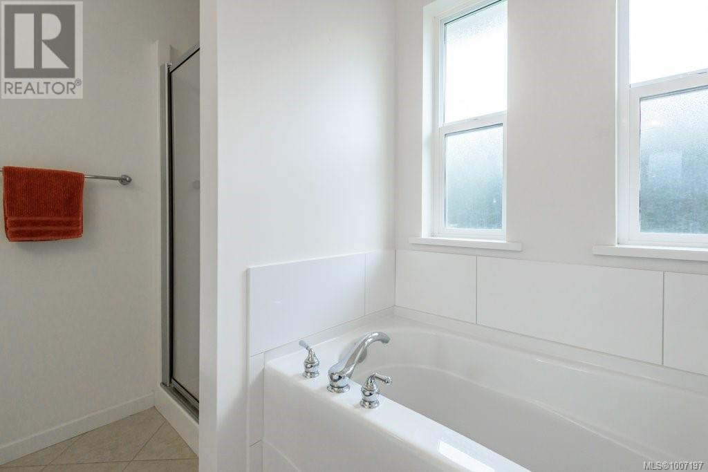#111 1919 ST. ANDREWS PL - Image 25