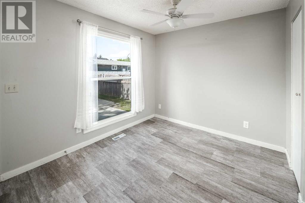 Single Family House for Sale in  Edgeburn Crescent NW Edgemont Calgary 
