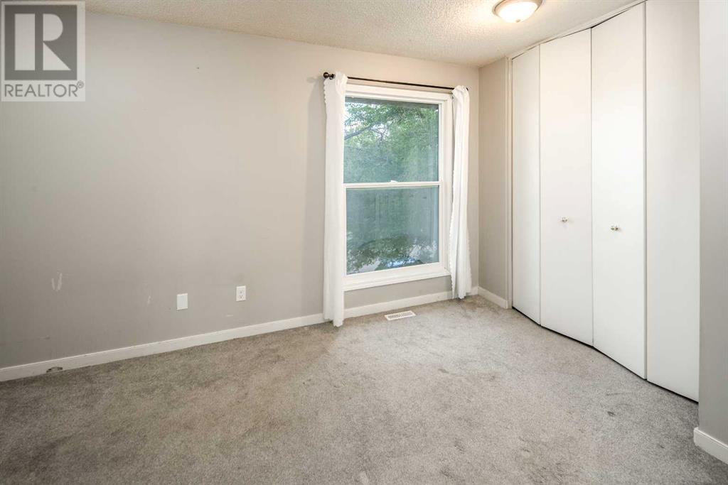 Single Family House for Sale in  Edgeburn Crescent NW Edgemont Calgary 