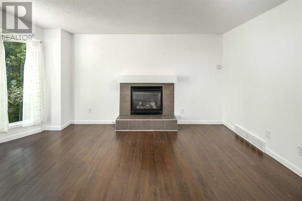 Single Family House for Sale in  Edgeburn Crescent NW Edgemont Calgary 