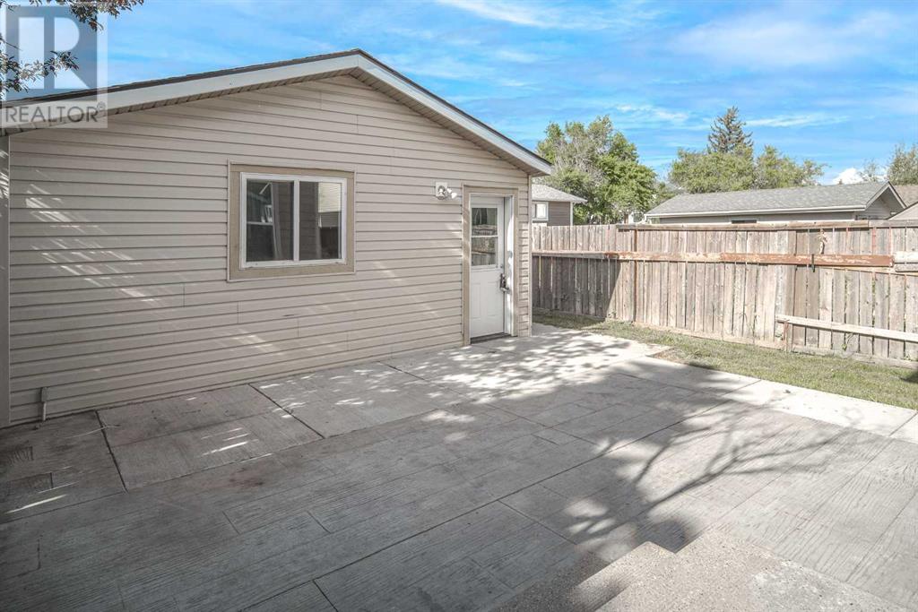 Single Family House for Sale in  Edgeburn Crescent NW Edgemont Calgary 