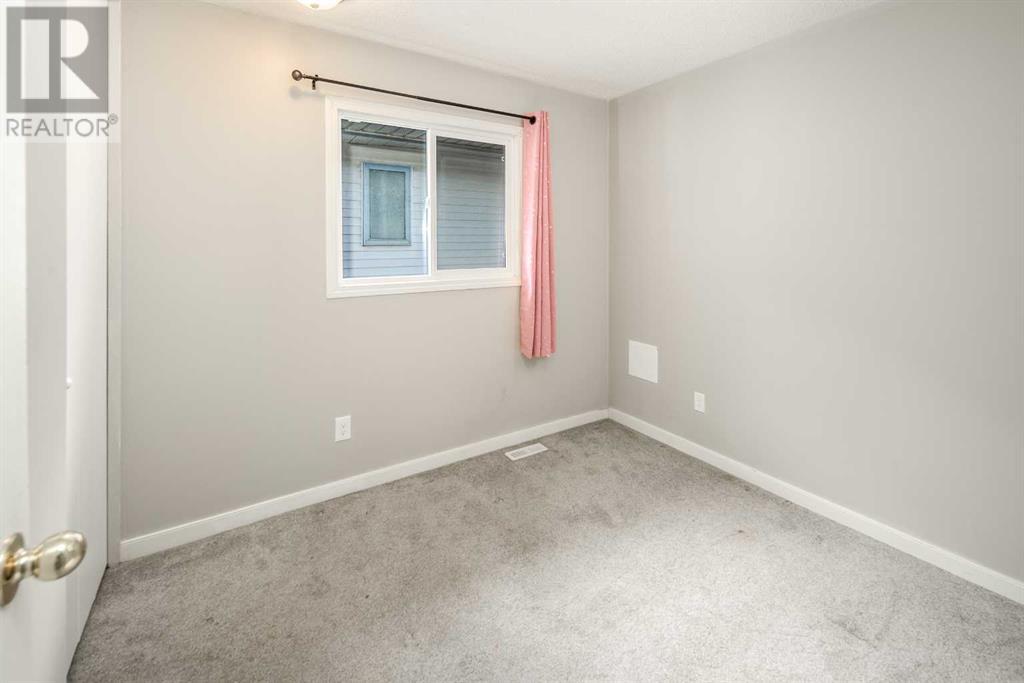 Single Family House for Sale in  Edgeburn Crescent NW Edgemont Calgary 