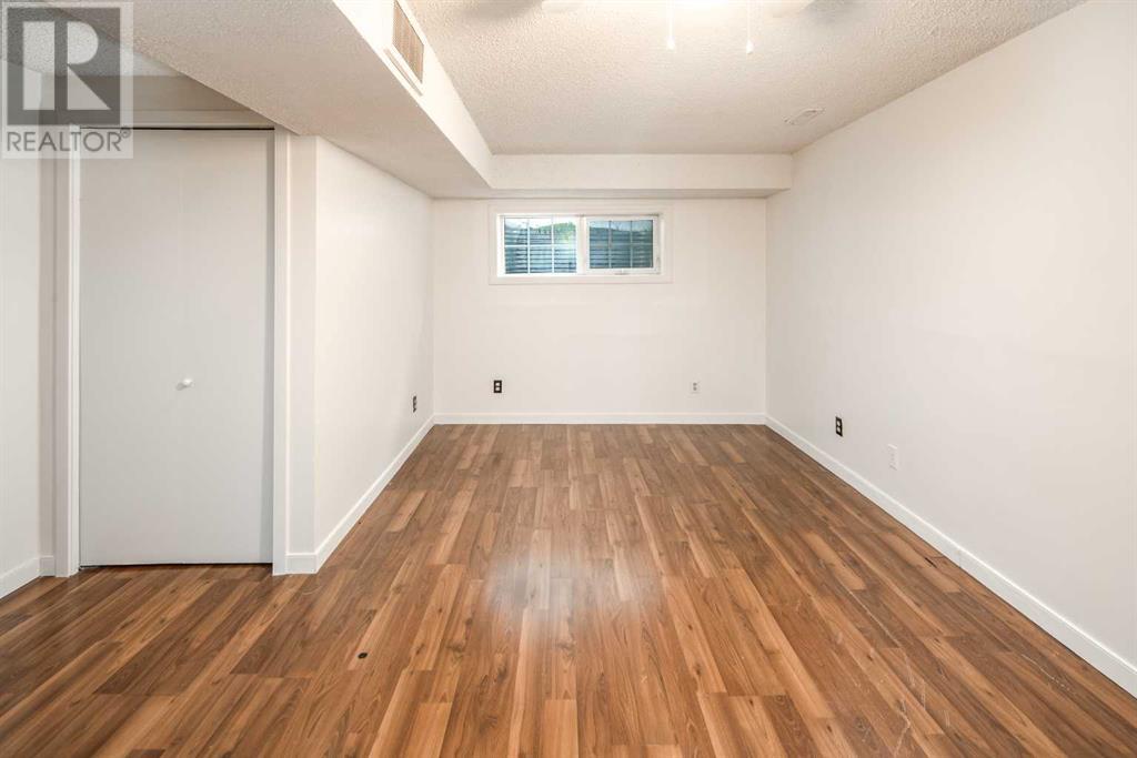 Single Family House for Sale in  Edgeburn Crescent NW Edgemont Calgary 