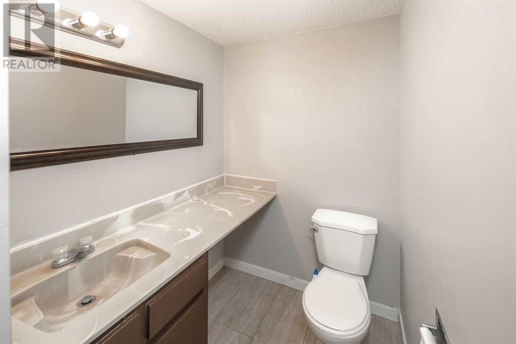Single Family House for Sale in  Edgeburn Crescent NW Edgemont Calgary 