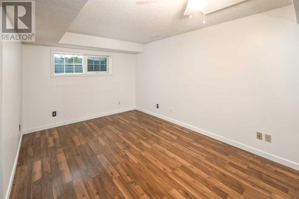Single Family House for Sale in  Edgeburn Crescent NW Edgemont Calgary 