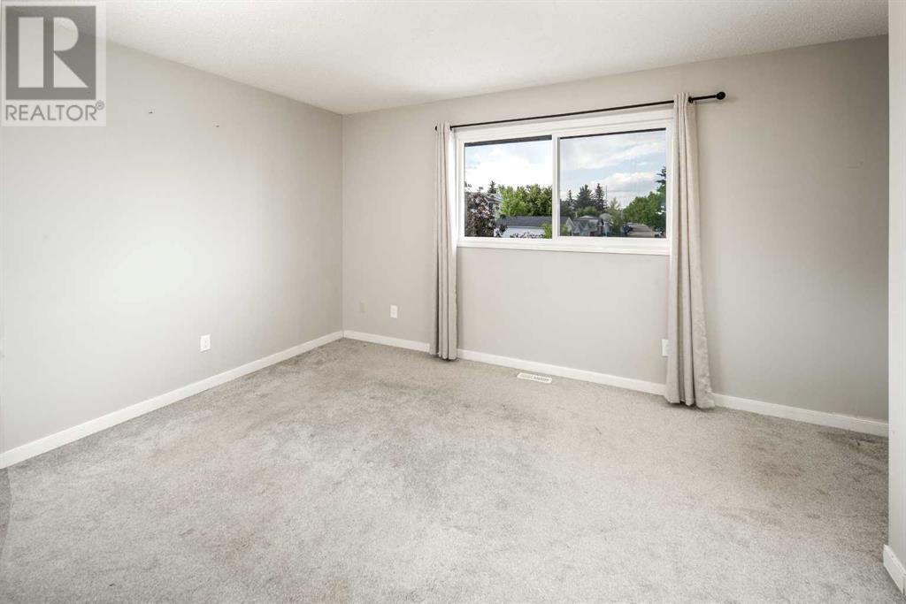 Single Family House for Sale in  Edgeburn Crescent NW Edgemont Calgary 