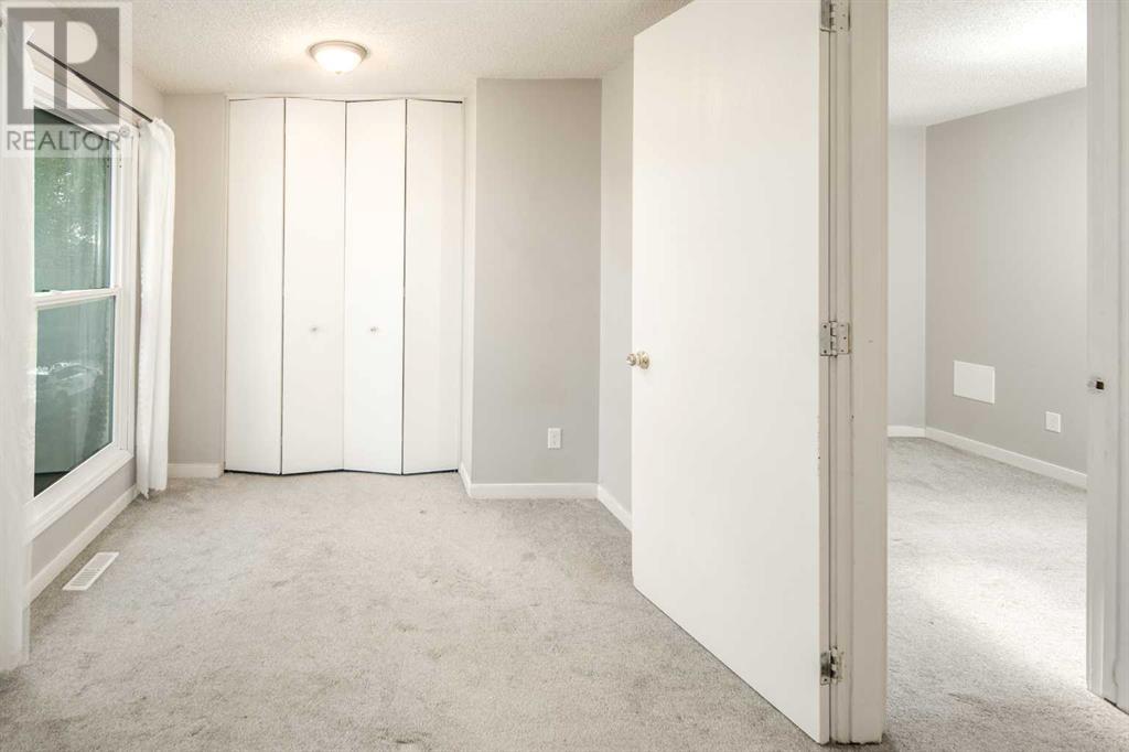 Single Family House for Sale in  Edgeburn Crescent NW Edgemont Calgary 