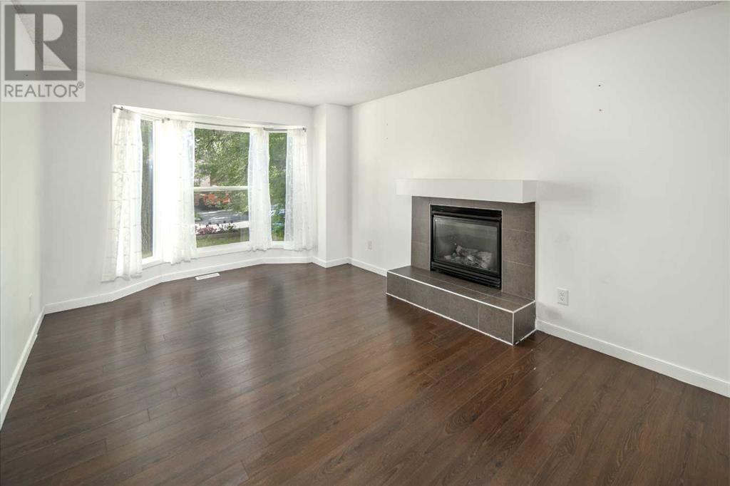 Single Family House for Sale in  Edgeburn Crescent NW Edgemont Calgary 
