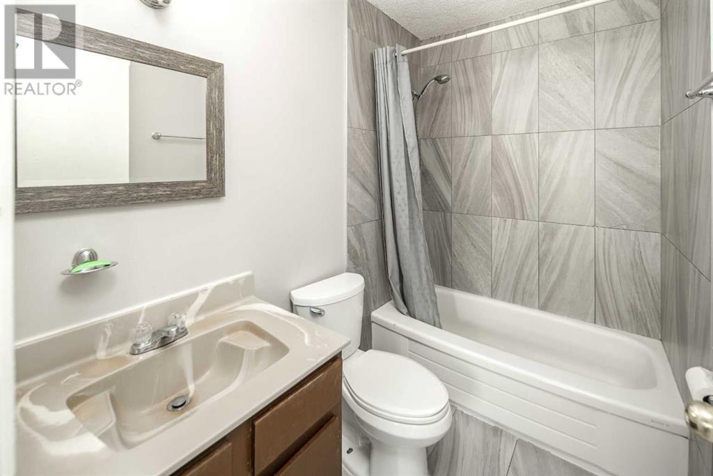Single Family House for Sale in  Edgeburn Crescent NW Edgemont Calgary 